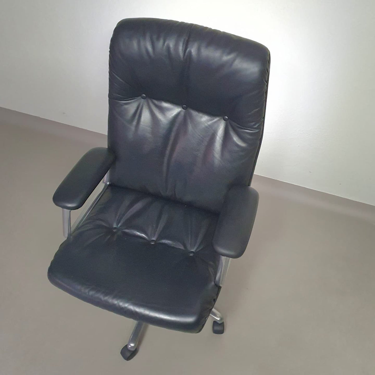 Vintage office chair P128 by Osvaldo Borsani for Tecno