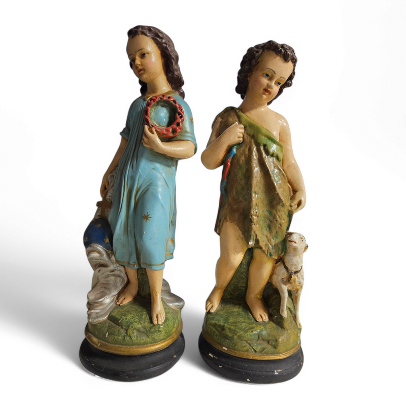 2 gipsen heiligenfiguren
 Sint Janneke / Johannes de Babtist
 Jonge Jezus
 Nederlandse oorsprong / jaren 50