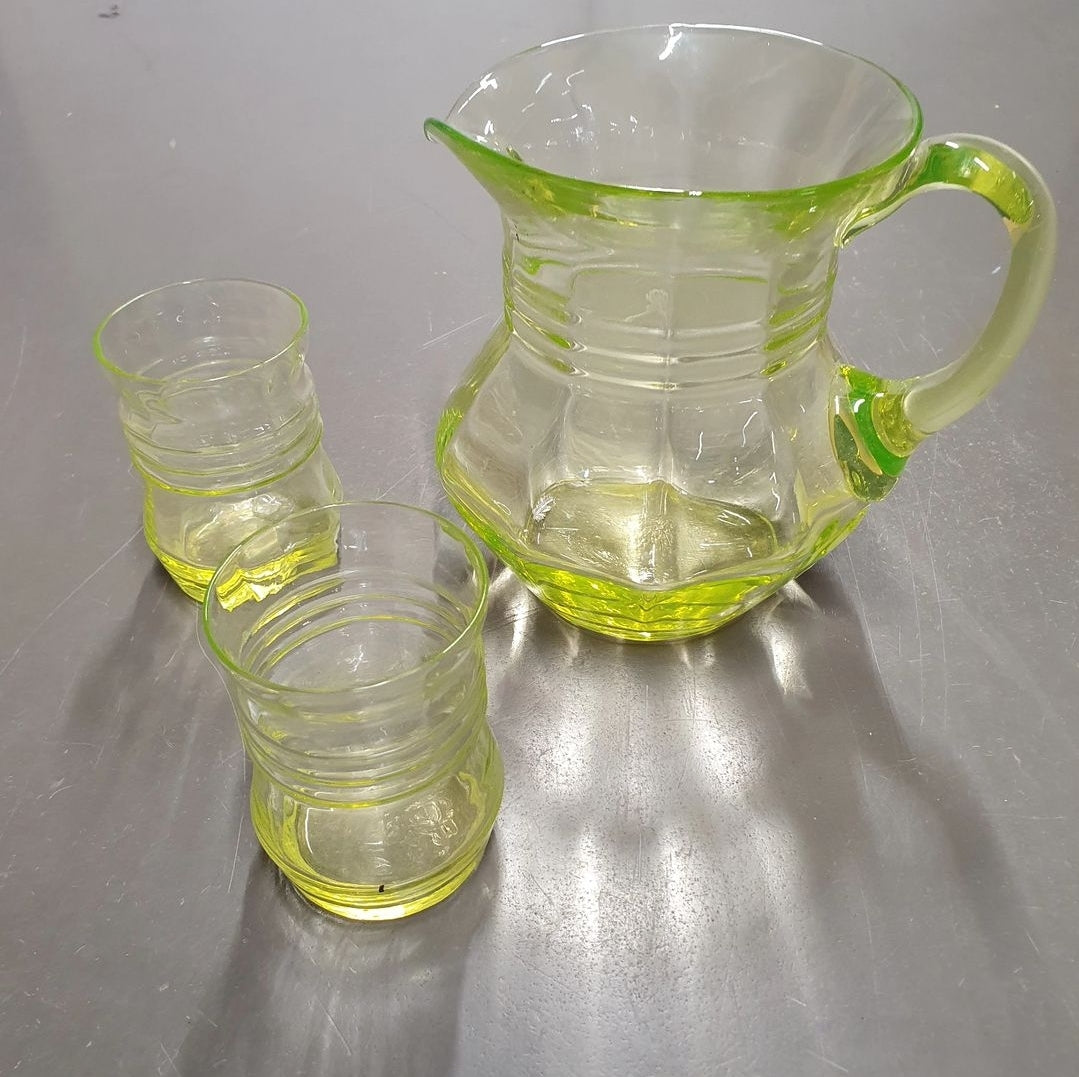 Doyen uraniumdioxide / uranium glass set / Belgium / Jugendstil 1930s