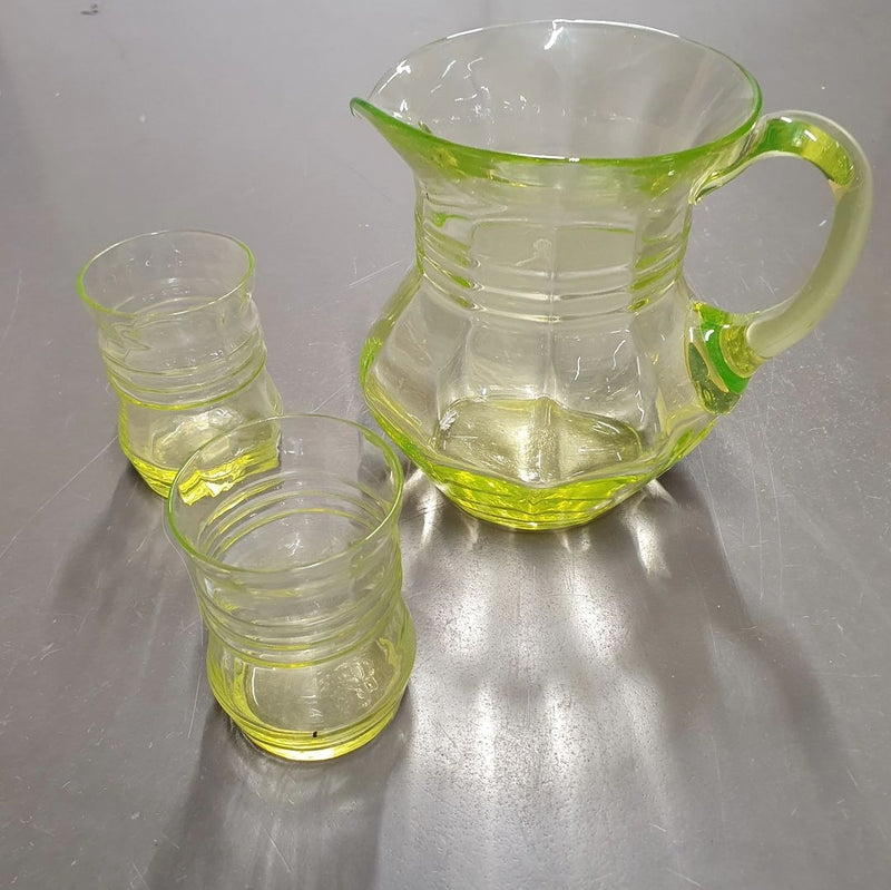 Doyen uraniumdioxide / uranium glass set / Belgium / Jugendstil 1930s