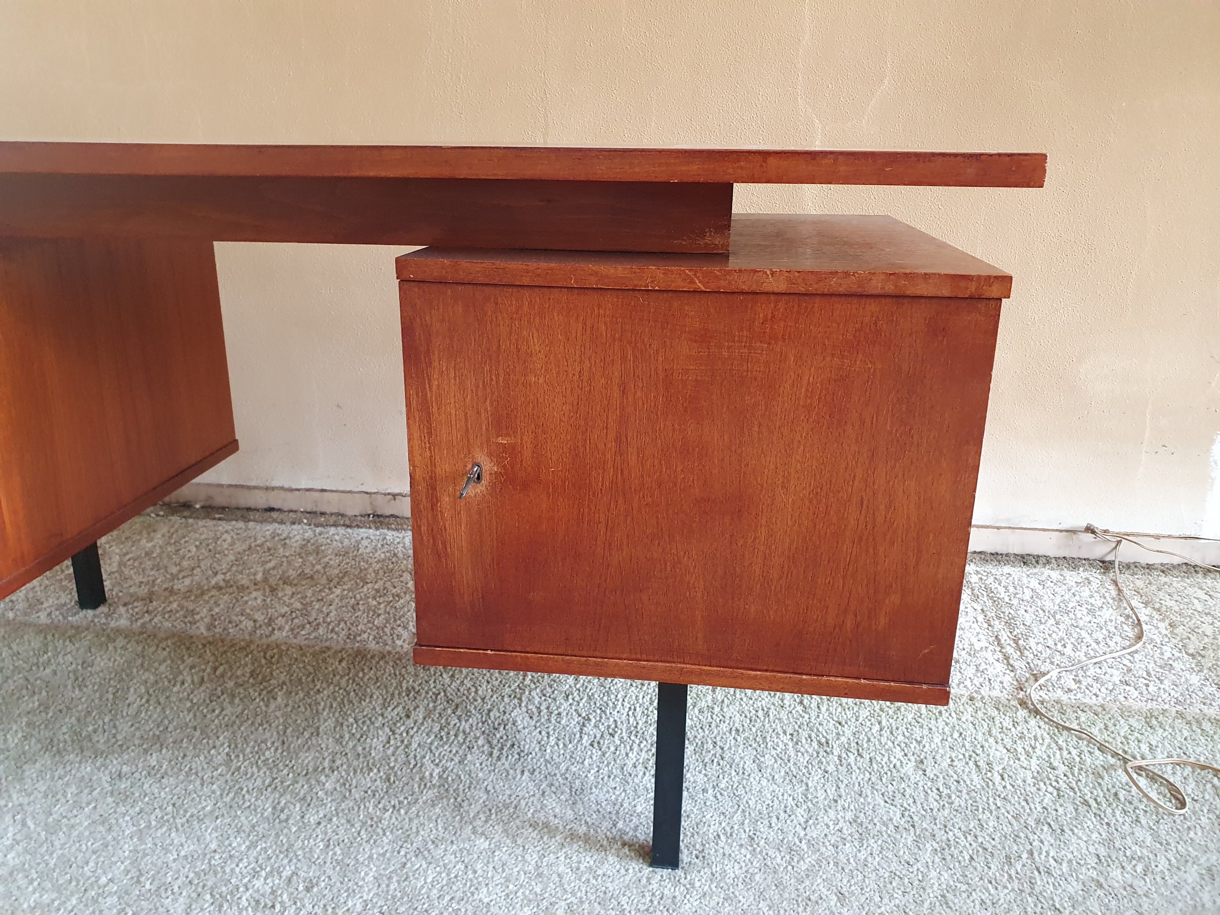 Rare desk H.H. de Klerk & ZN 1960's with original attributes and insert trays.
H H De Klerk and Sons