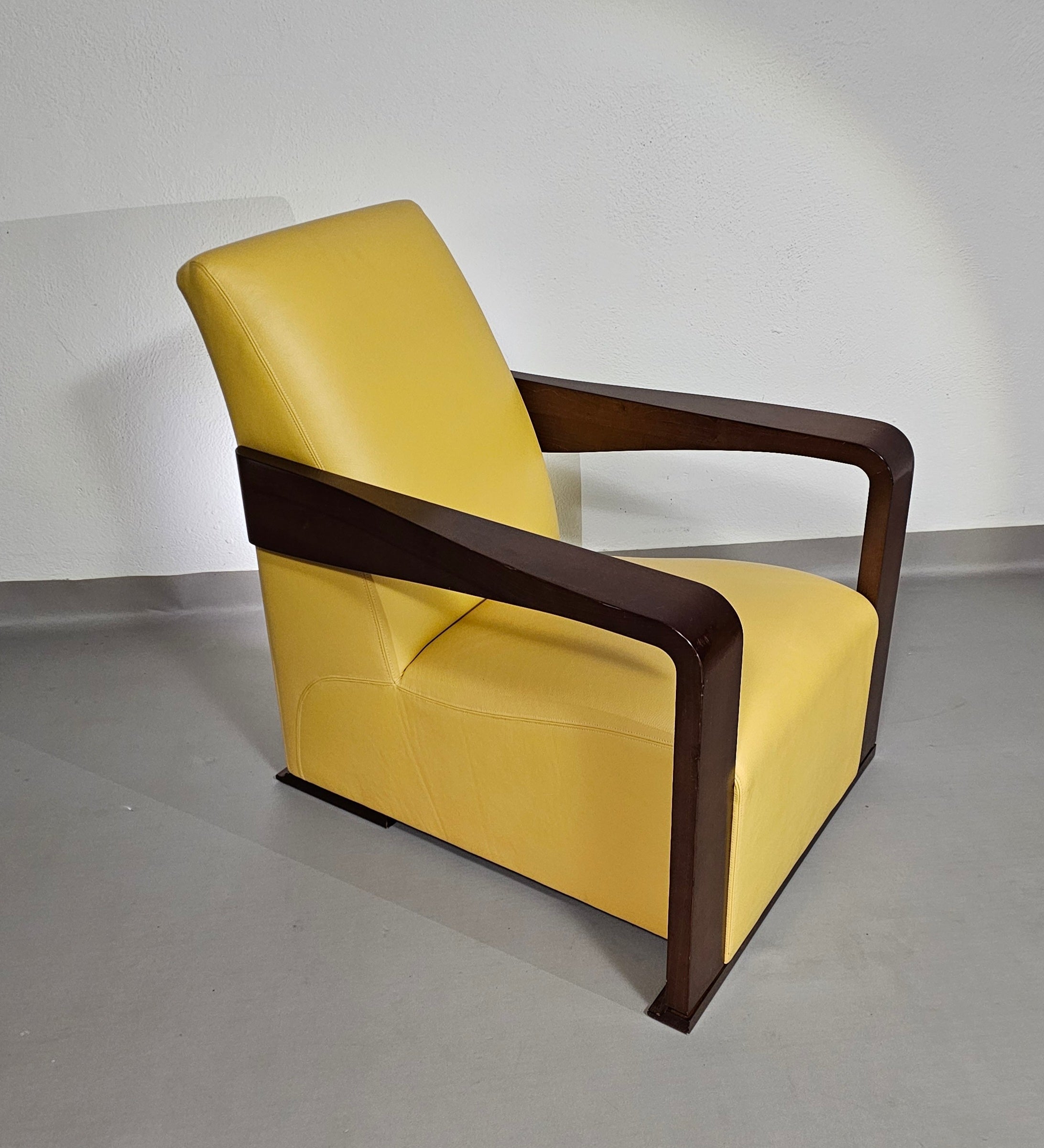 Hugues Chevalier
Beautiful condition / 2 x Ying armchair / Hurgues Chevalier / leather / by Chafik Gasmi