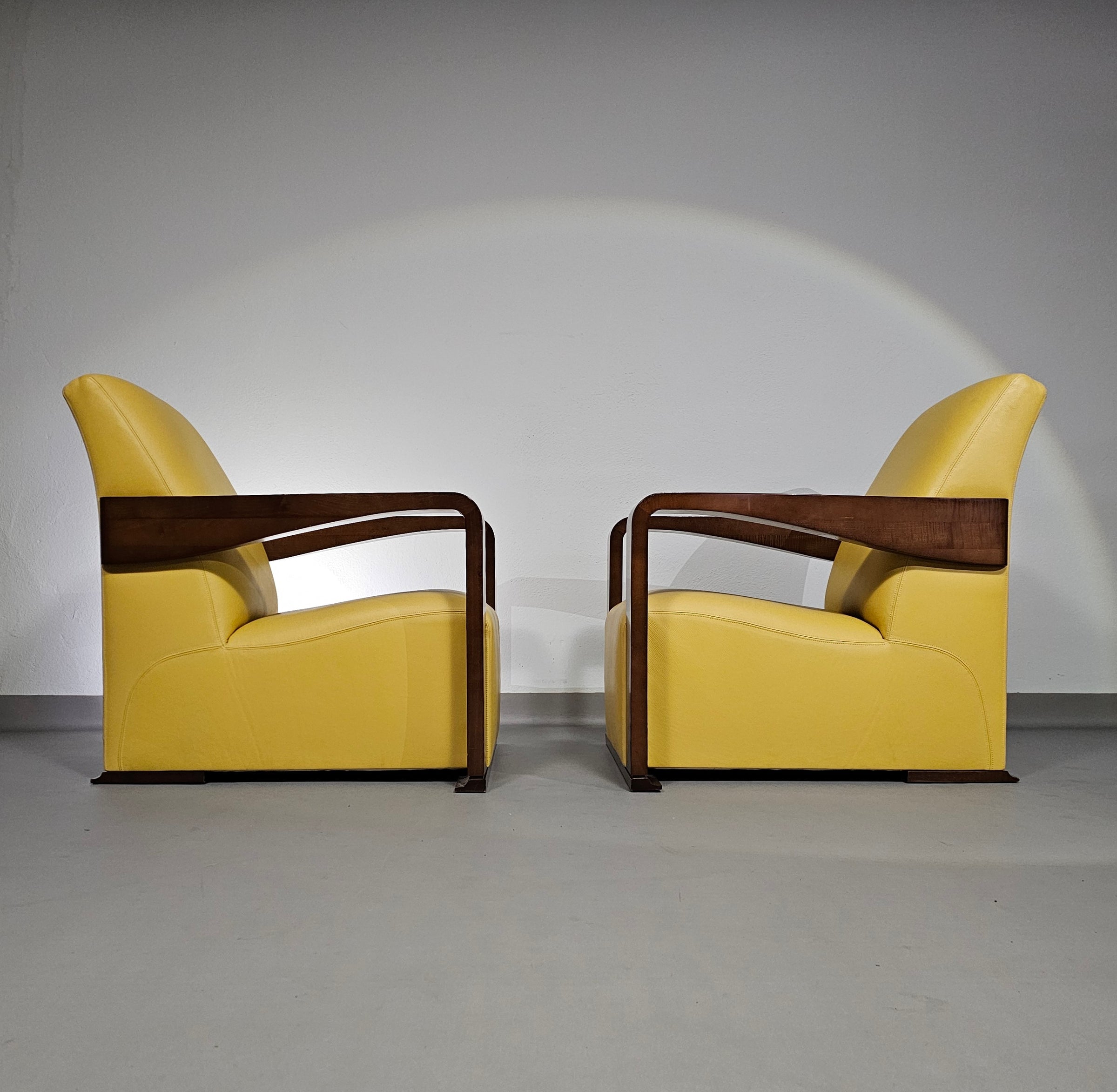 Hugues Chevalier
Beautiful condition / 2 x Ying armchair / Hurgues Chevalier / leather / by Chafik Gasmi