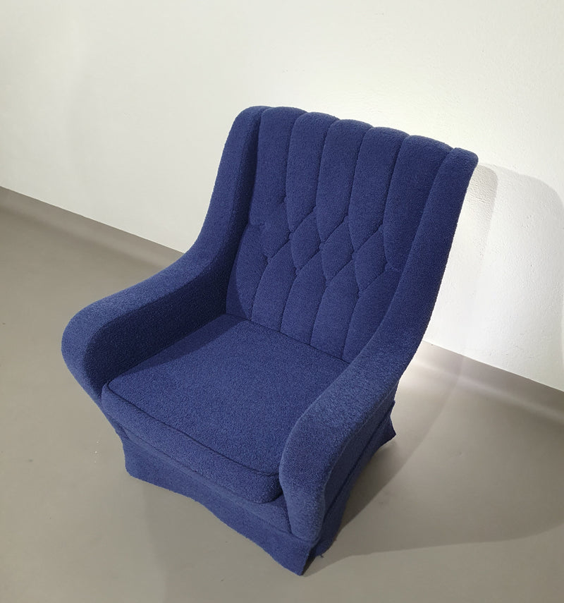 Graceful arm chair / wool bouclé / 70's