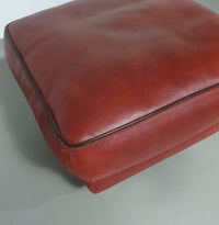 BAXTER hocker/poef in bull-leather.
Kashmir Rubis collor 1993