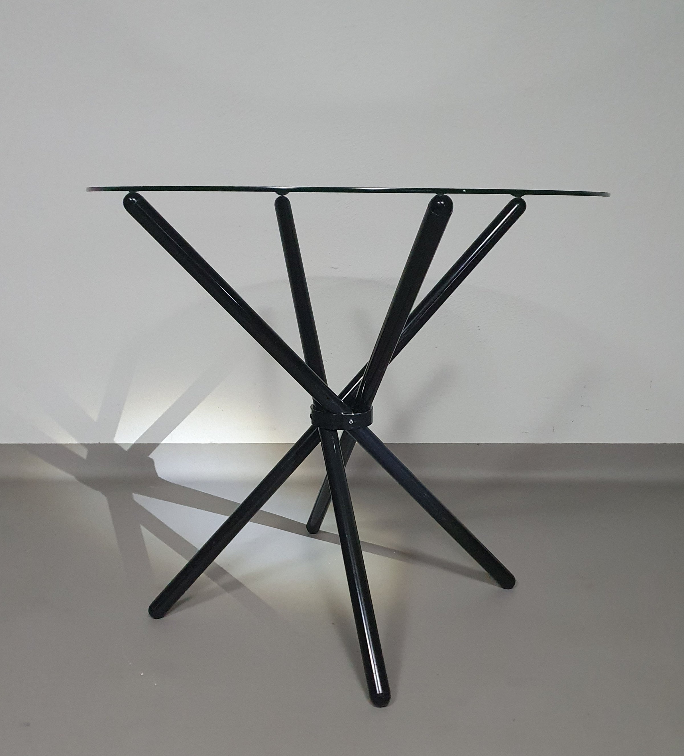 A thing of beauty is a joy for ever.
Italian folding table 80's
Aluminium frame