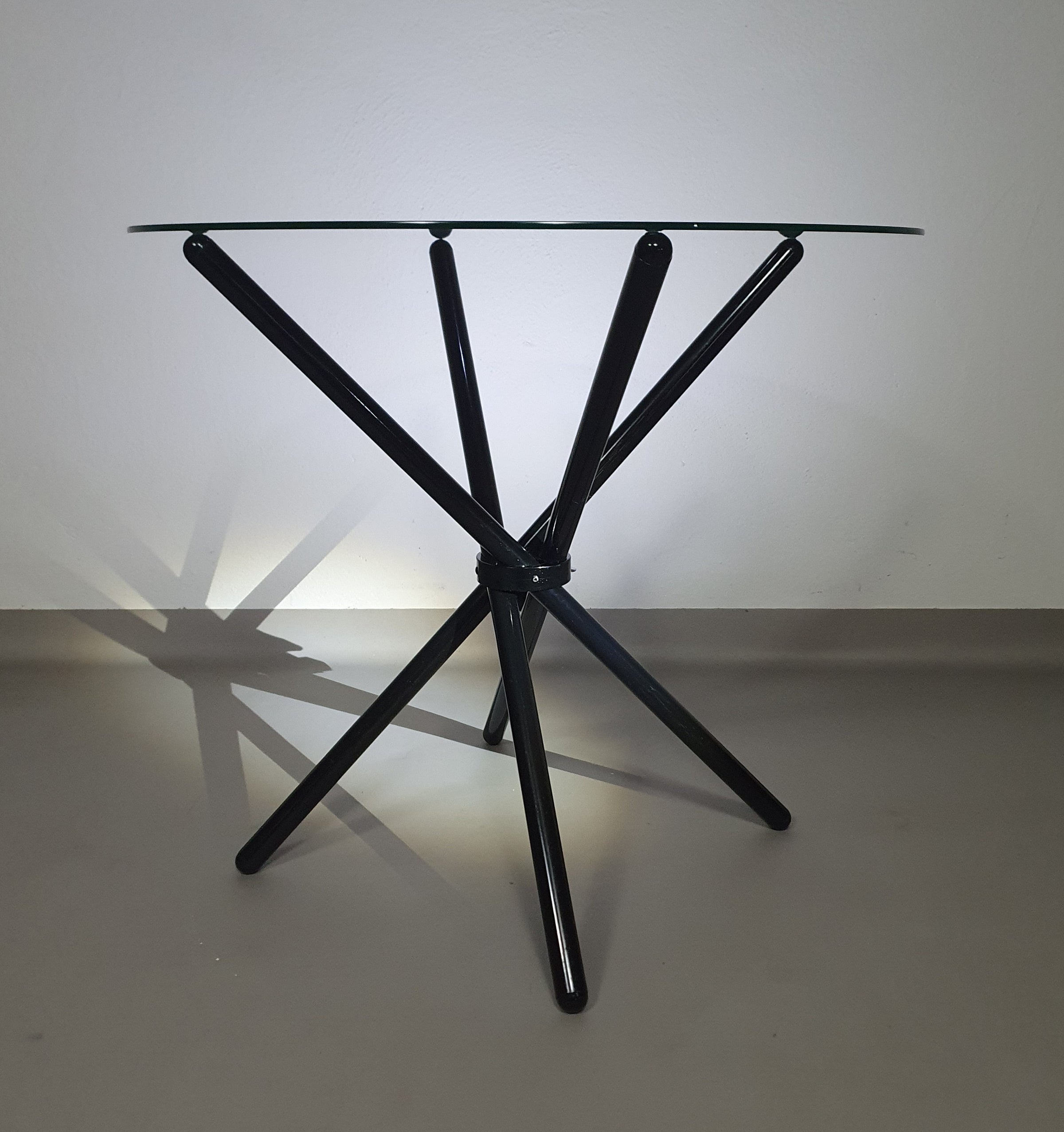 A thing of beauty is a joy for ever.
Italian folding table 80's
Aluminium frame
