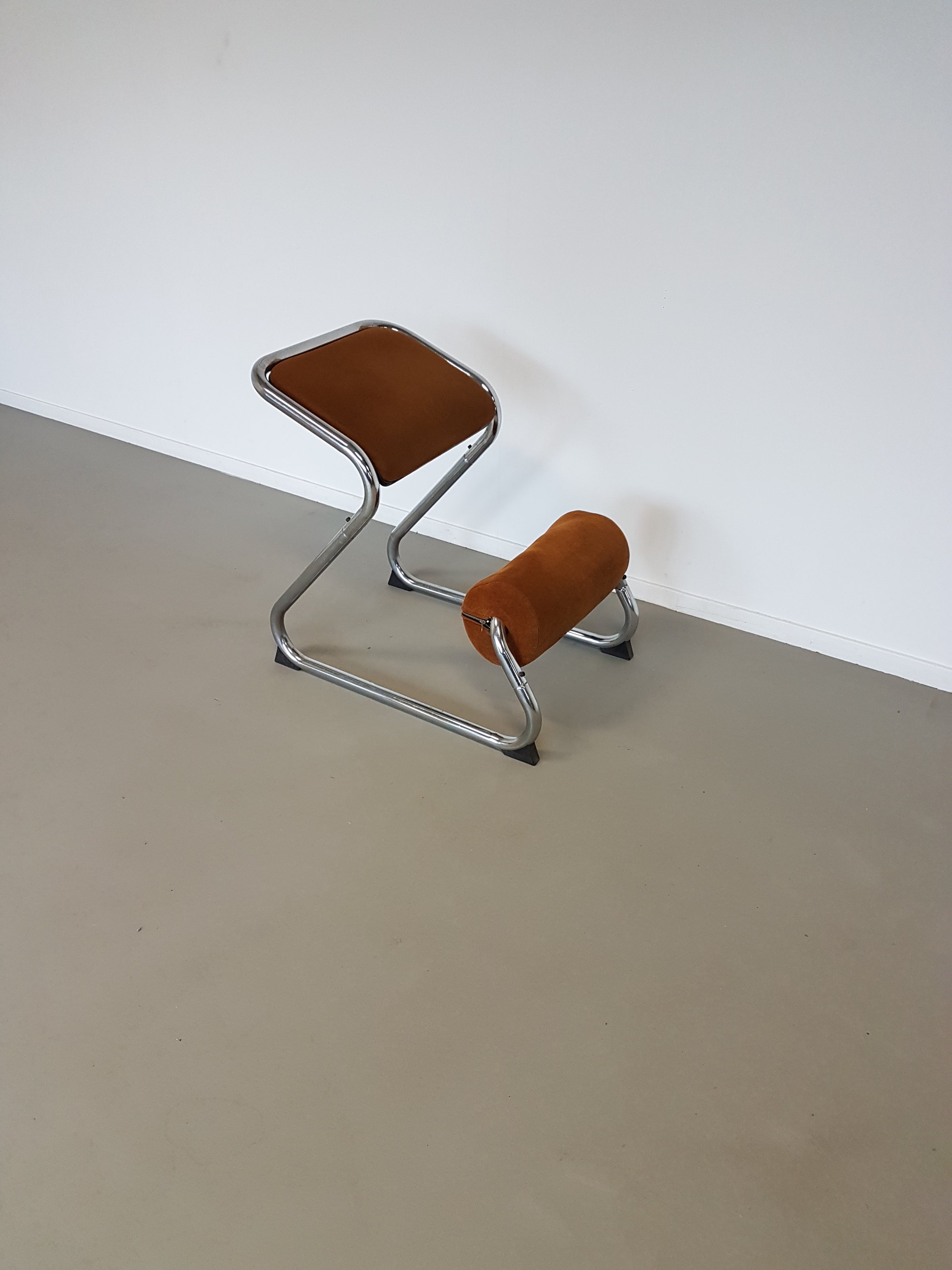 Balans activ chair Hag. Active balance chair by Hag