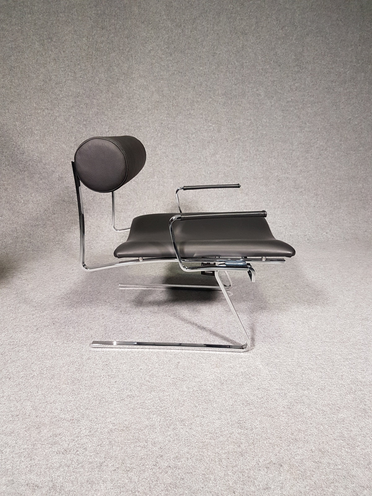 Leather and chrome lounge chair Cricket Plus by Joe Colombo, reissue from ICF International Carnovali - New