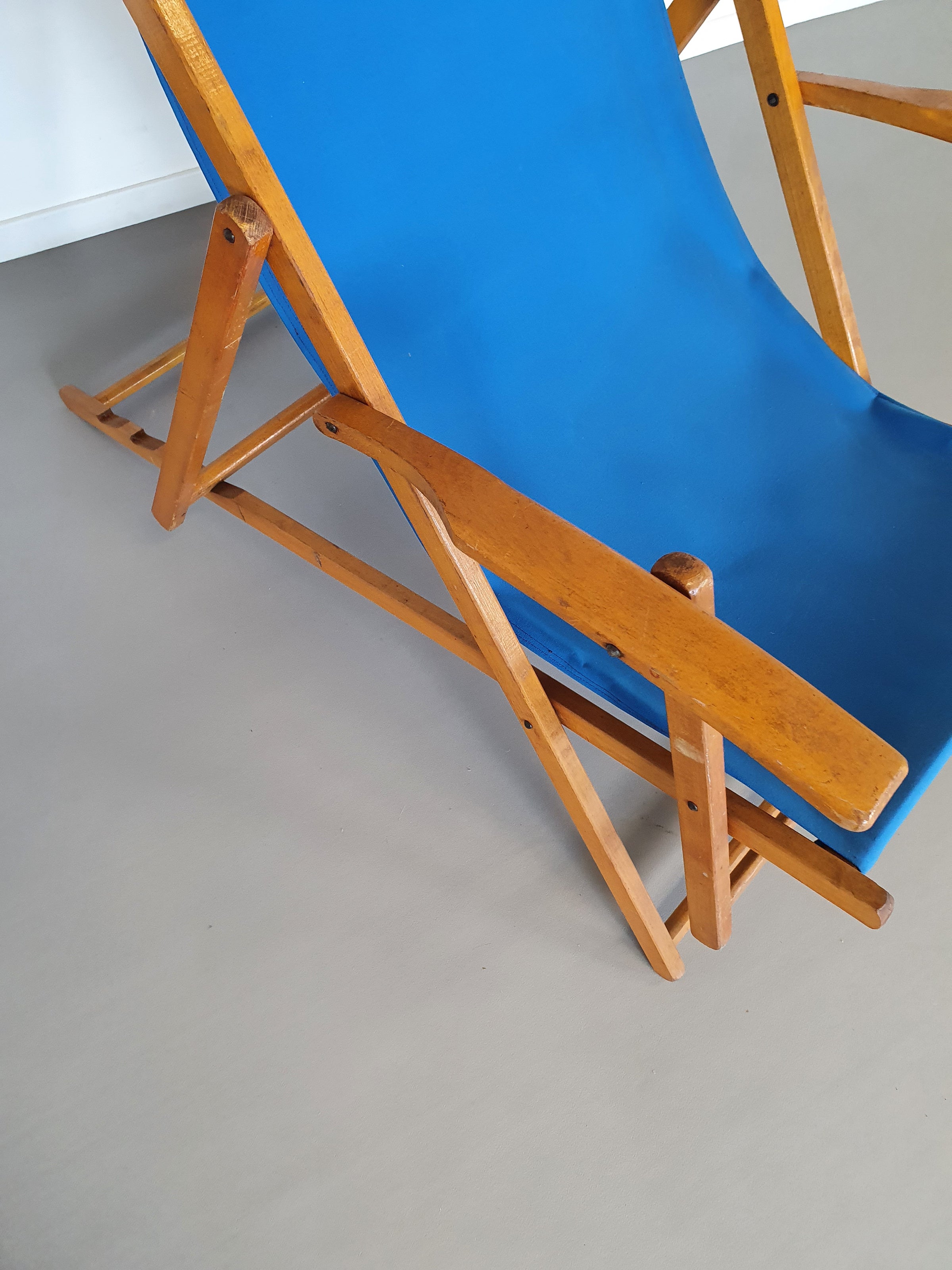 Blue vintage adjustable beach chairs, 1950s.