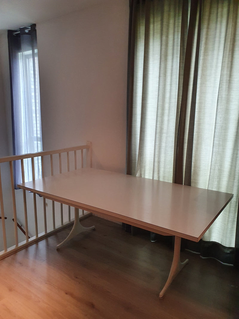 VOETSTUK EETTAFEL VAN GEORGE NELSON VOOR HERMAN MILLER