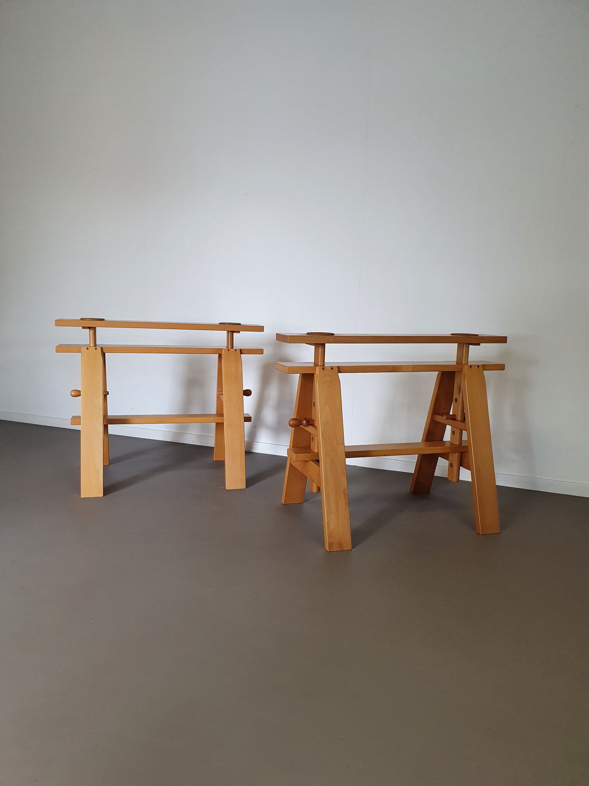 Table easels, Zanotta, CAVALLETTI LEONARDO (pair), Achille Castiglioni,  1979.