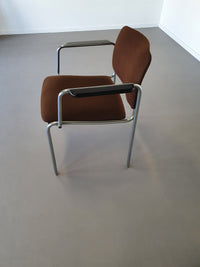 6 x retro chair seventies in good condition. 2 chairs have a lower back rest and armrests