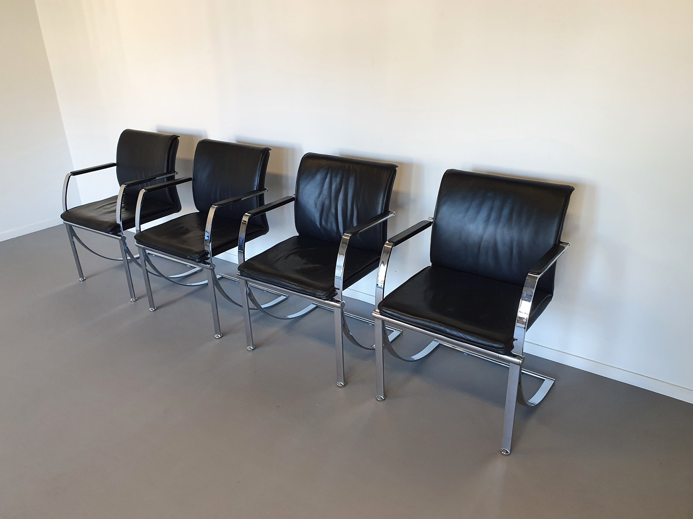 4 x Casala conference chair / black leather / chromen steel 1980s