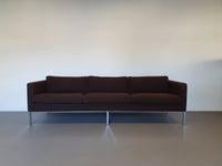 Artifort sofa C905 by Kho Liang Ie 240 x 80 x 65 cm. Original upholstery brown bouclé wool