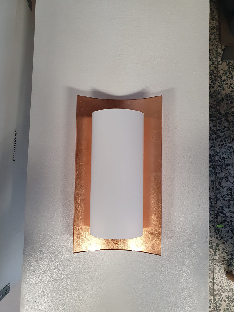 3 x Bankamp Leuchten sconces / wall lights '80s

White glass / glass with a layer of copper.
wide 22 x height 49 x depth 10 cm

#bankampleuchten