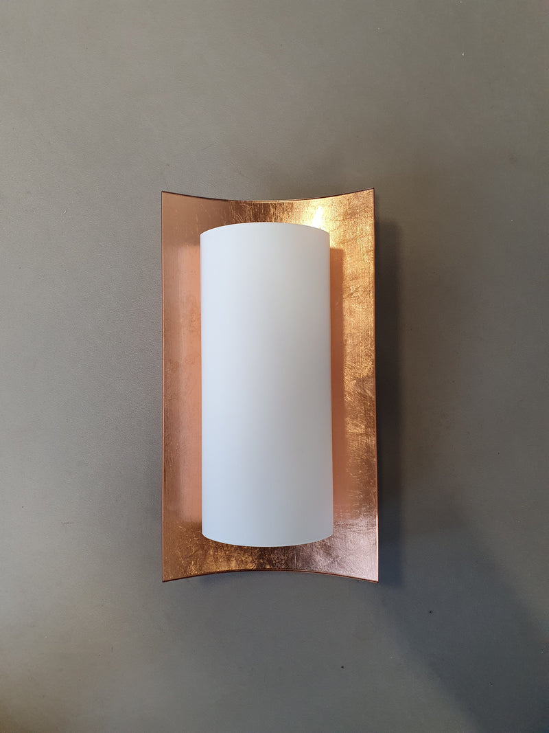 3 x Bankamp Leuchten sconces / wall lights '80s

White glass / glass with a layer of copper.
wide 22 x height 49 x depth 10 cm

#bankampleuchten