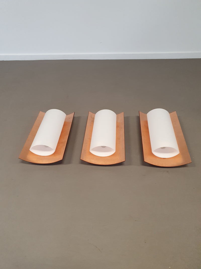 3 x Bankamp Leuchten sconces / wall lights '80s

White glass / glass with a layer of copper.
wide 22 x height 49 x depth 10 cm

#bankampleuchten