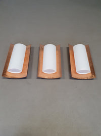 3 x Bankamp Leuchten sconces / wall lights '80s

White glass / glass with a layer of copper.
wide 22 x height 49 x depth 10 cm

#bankampleuchten