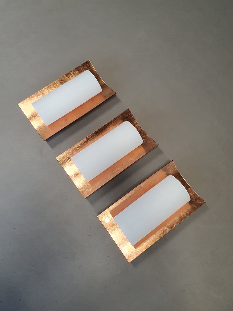 3 x Bankamp Leuchten sconces / wall lights '80s

White glass / glass with a layer of copper.
wide 22 x height 49 x depth 10 cm

#bankampleuchten