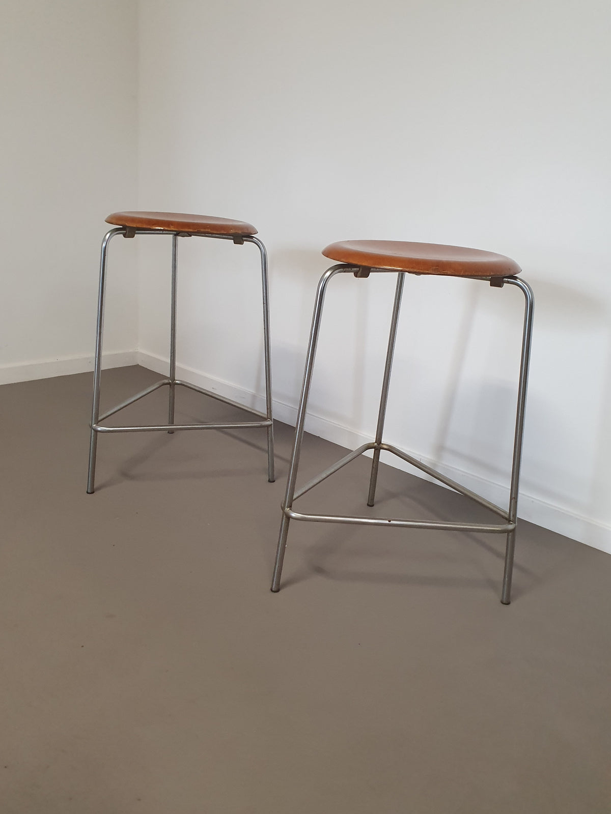 2 X RARE ( Only produced in 1966 ) dot chairs model 1066 by Fritz Hansen