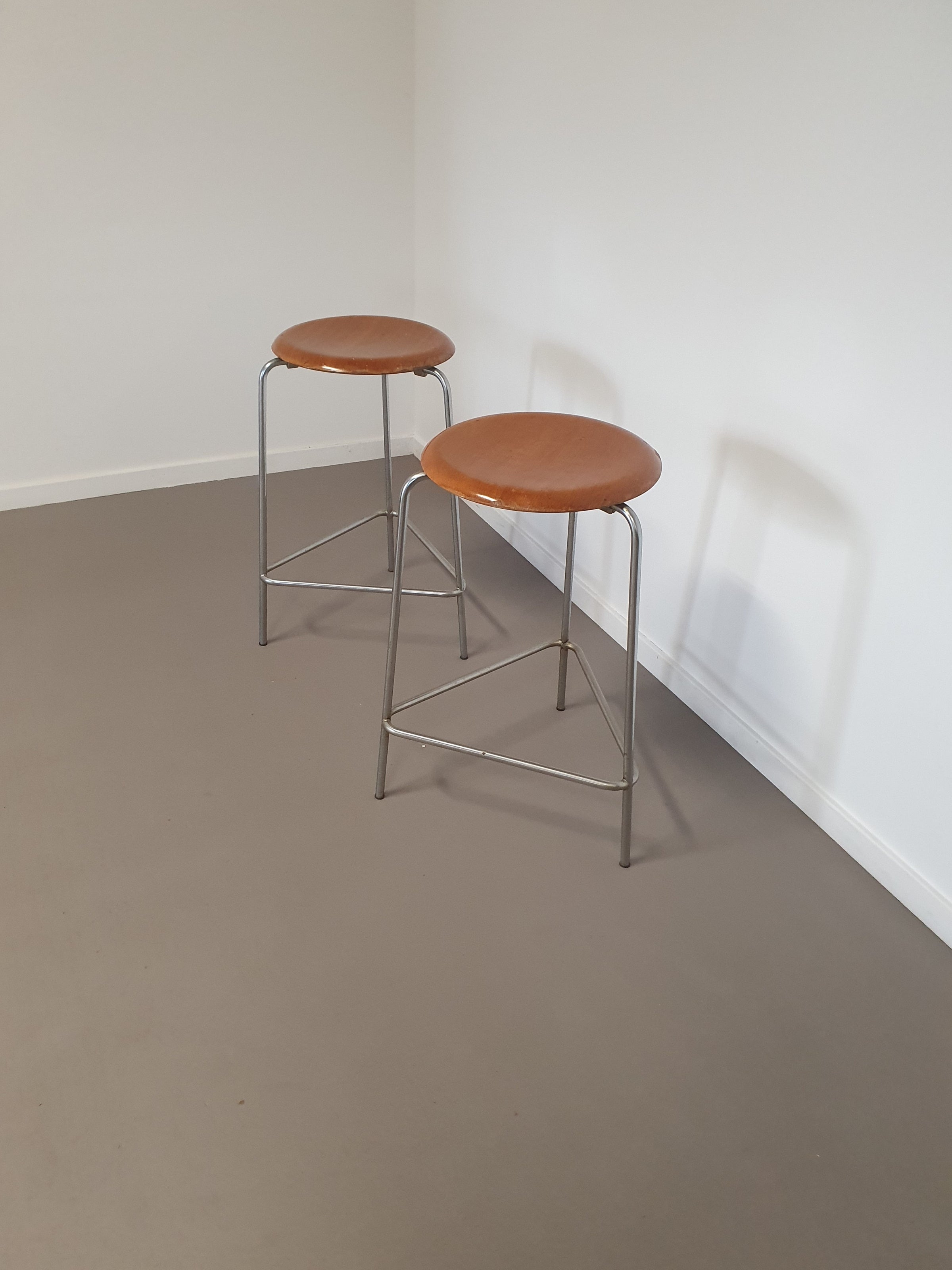 2 X RARE ( Only produced in 1966 ) dot chairs model 1066 by Fritz Hansen