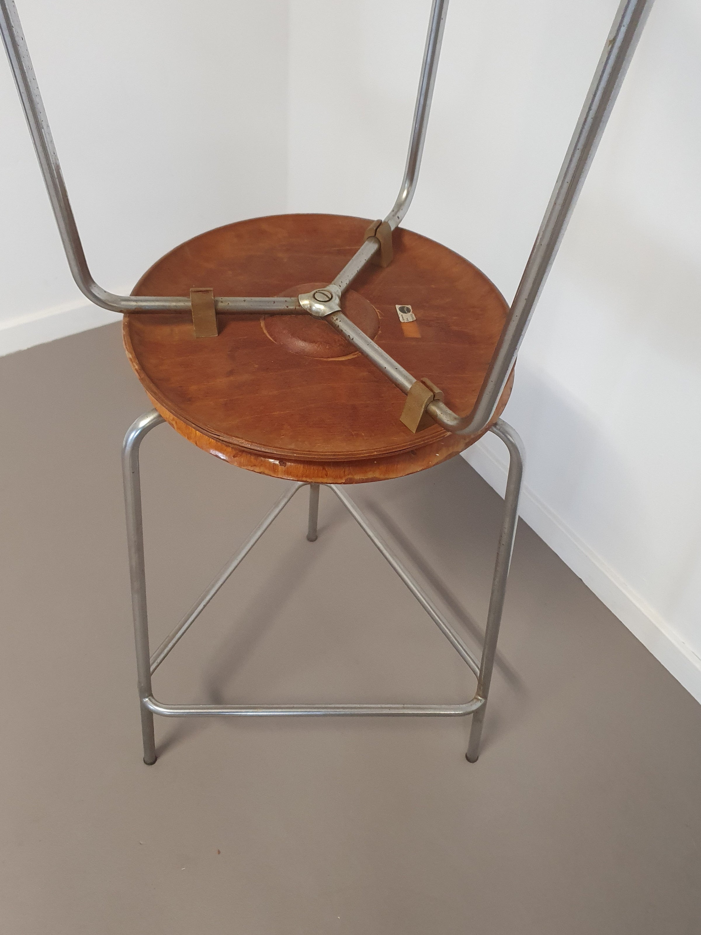 2 X RARE ( Only produced in 1966 ) dot chairs model 1066 by Fritz Hansen