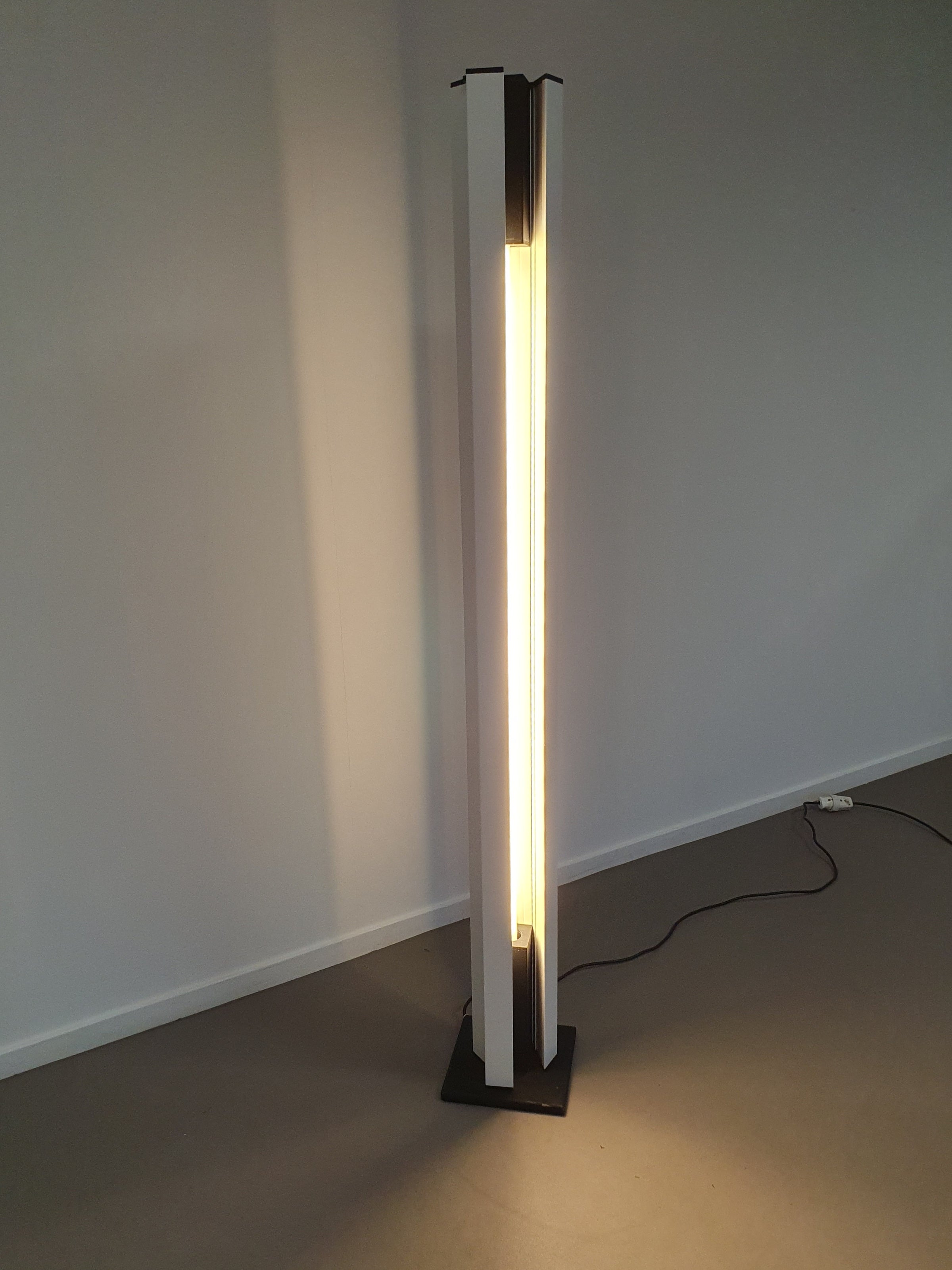 White Ettore Sottsass Moonlight Floor Lamp no. 14104, Italy 1970's