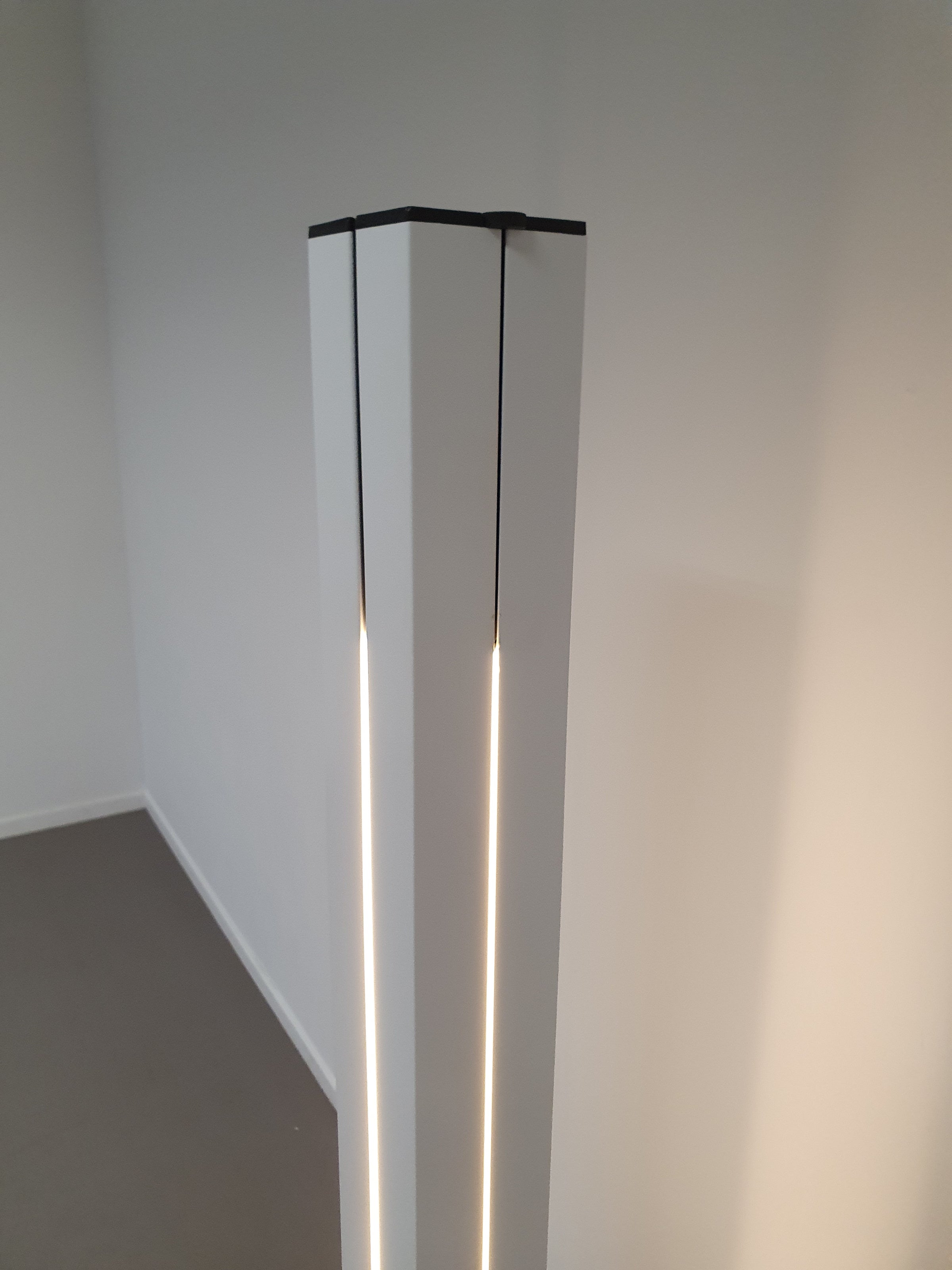 White Ettore Sottsass Moonlight Floor Lamp no. 14104, Italy 1970's