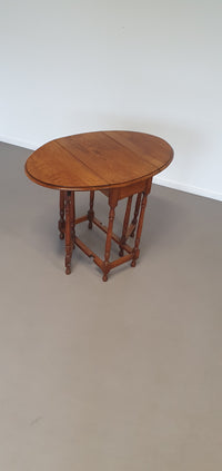 Drop leaf side table