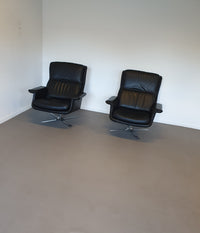 2 x calf black leather lounge chair. Made in Italy