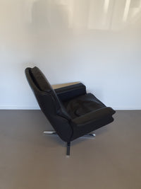 2 x calf black leather lounge chair. Made in Italy