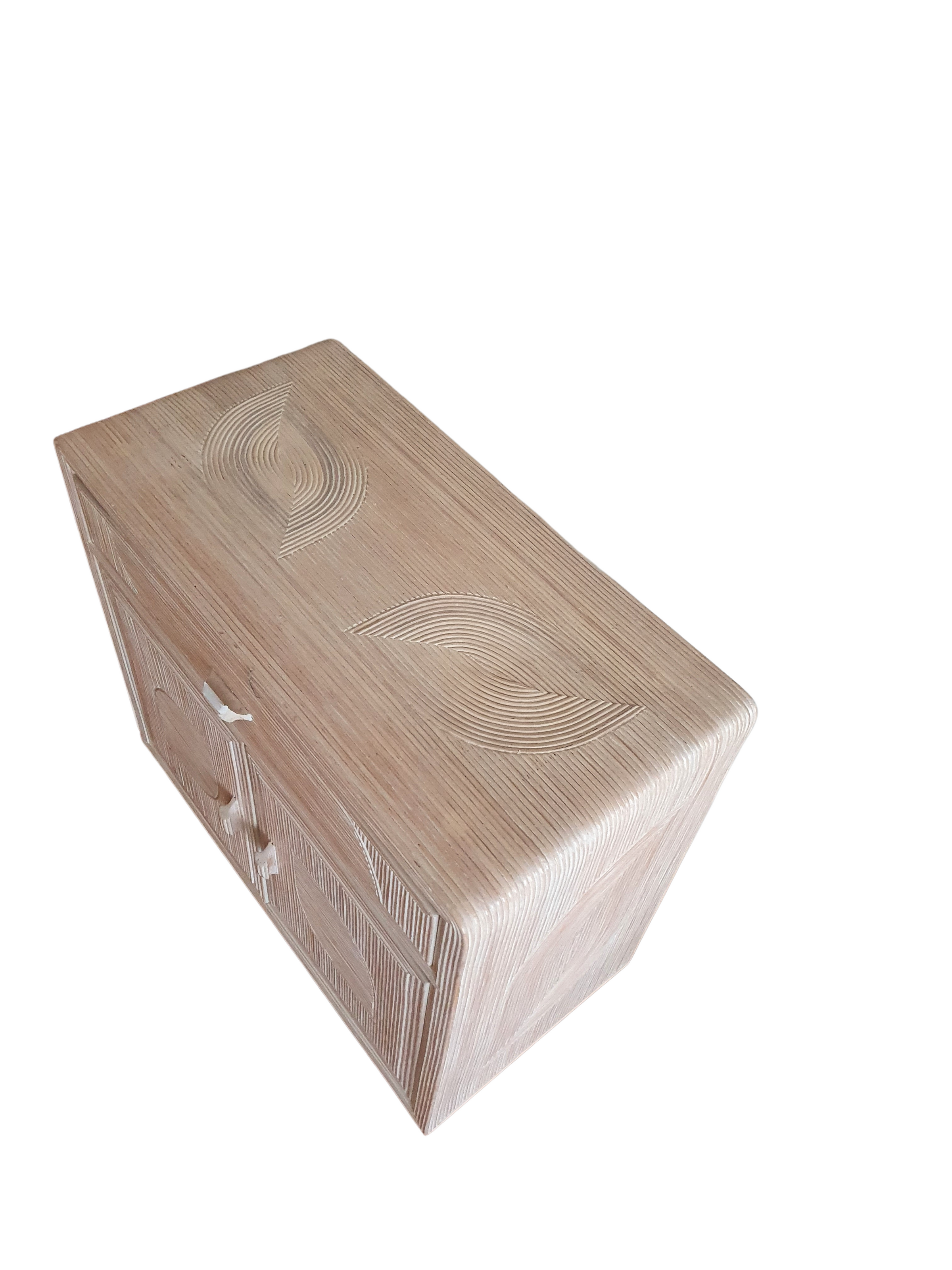 Split reed side board/cabinet 80 x 80 x 40 cm